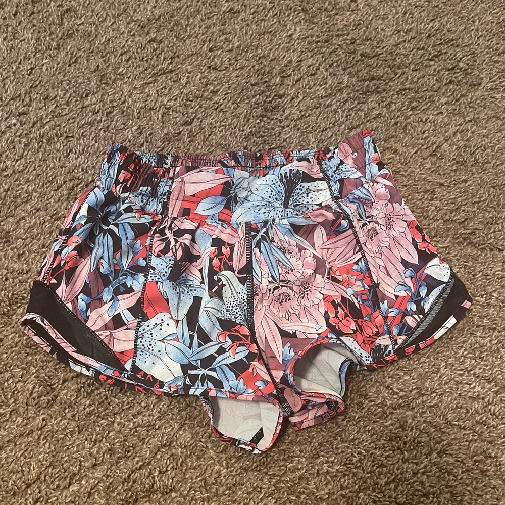 LULULEMON HOTTY HOT SHORTS 2.5”